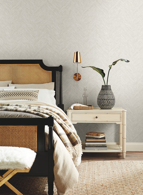 BO6601 White Metallic Chevron Wallpaper