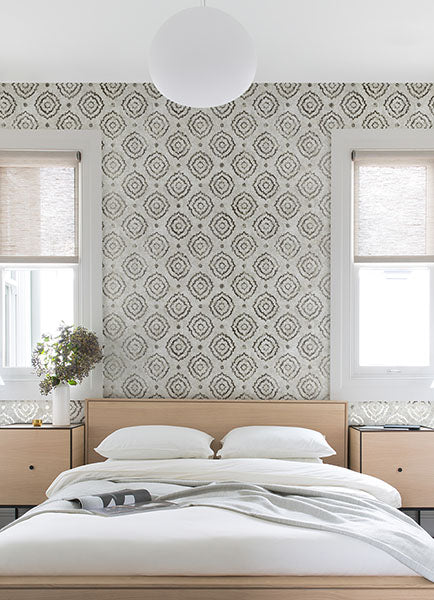 4019-86424 Uma Platinum Star Medallion Wallpaper