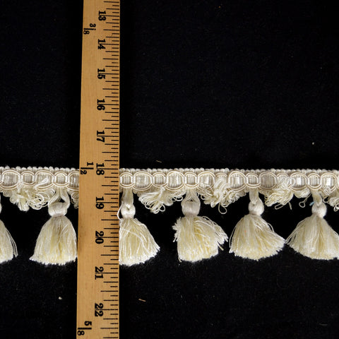 EN100 01 Off White Tassel Trim
